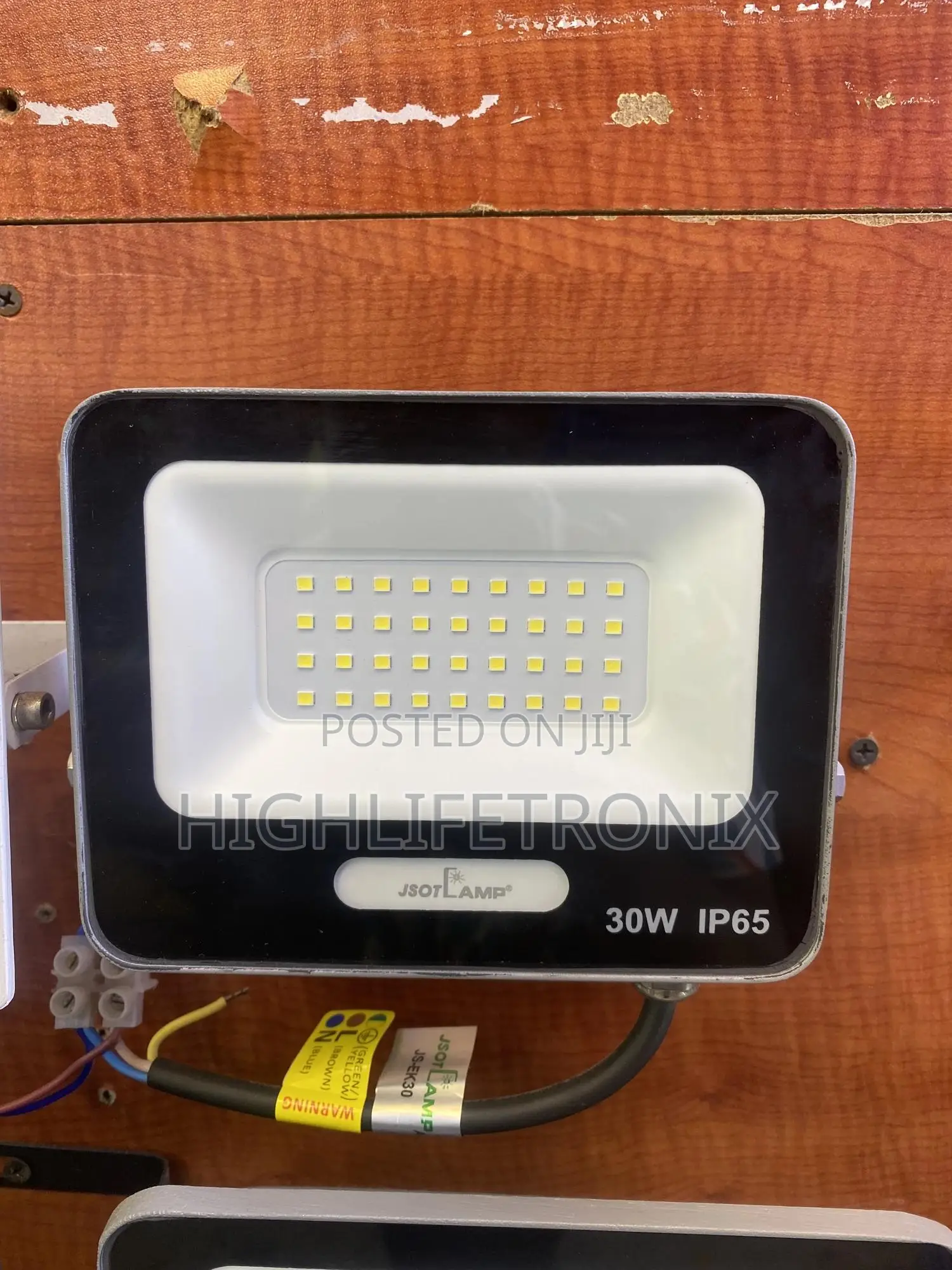 Flood Light 30w – Mwanga Mkali Na Imara Kwa Nje!