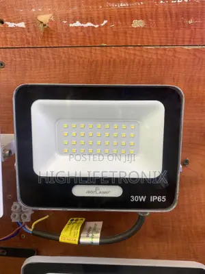Flood Light 30w – Mwanga Mkali Na Imara Kwa Nje!