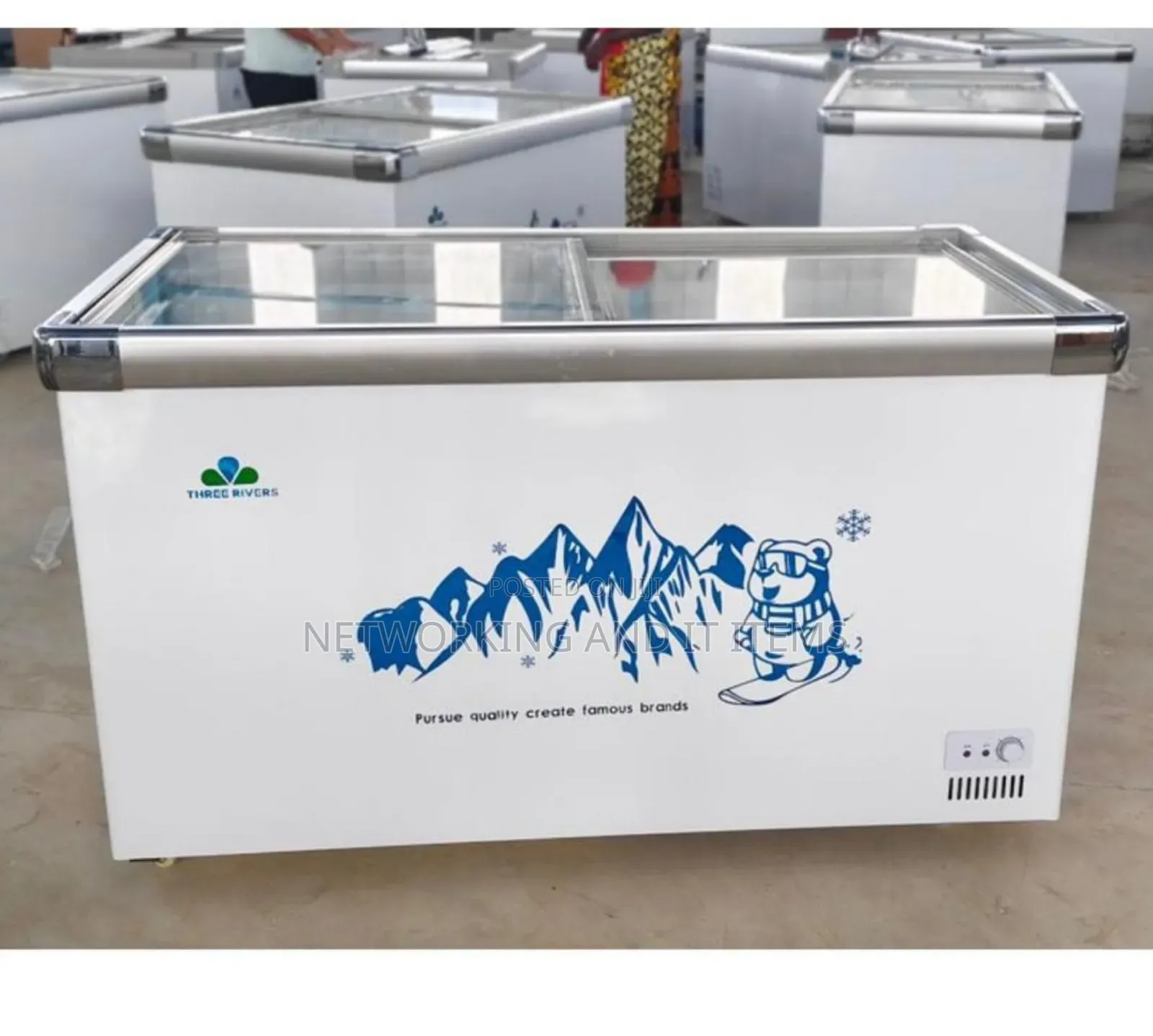 Three Rivers Showcase Freezer 420l