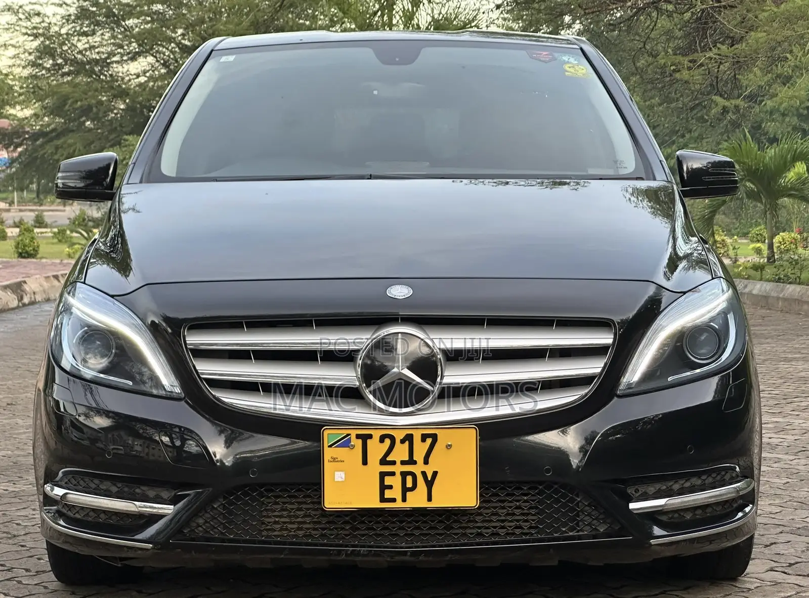 Mercedes-Benz B-Class B180 Petrol 2013 Black