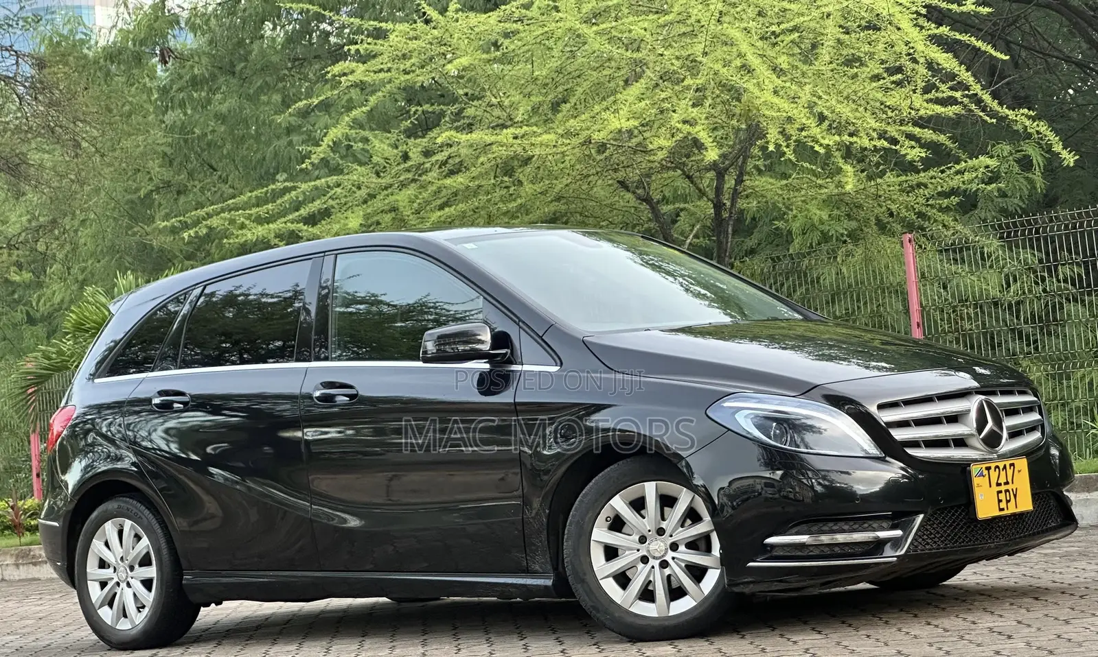 Mercedes-Benz B-Class B180 Petrol 2013 Black