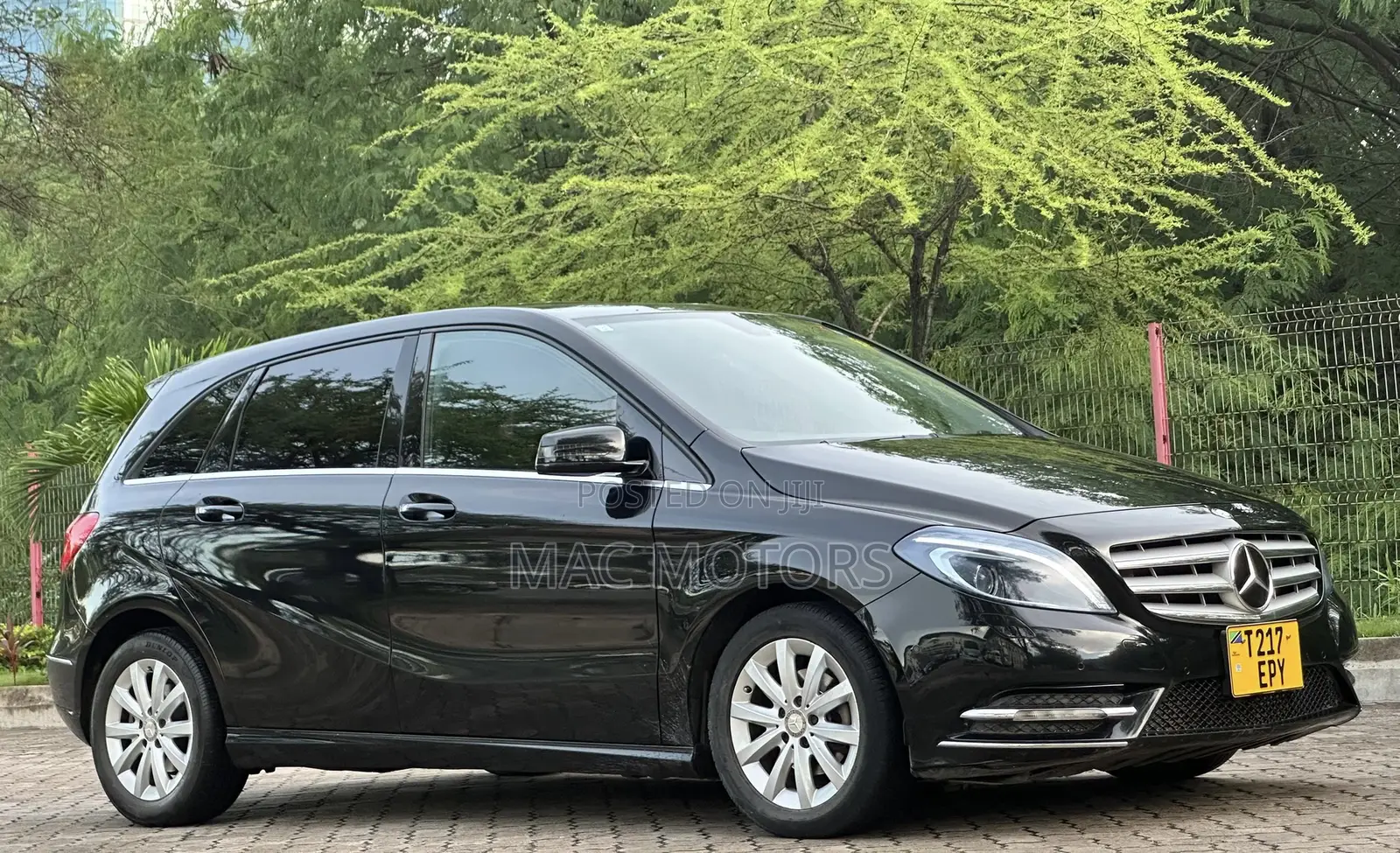 Mercedes-Benz B-Class B180 Petrol 2013 Black