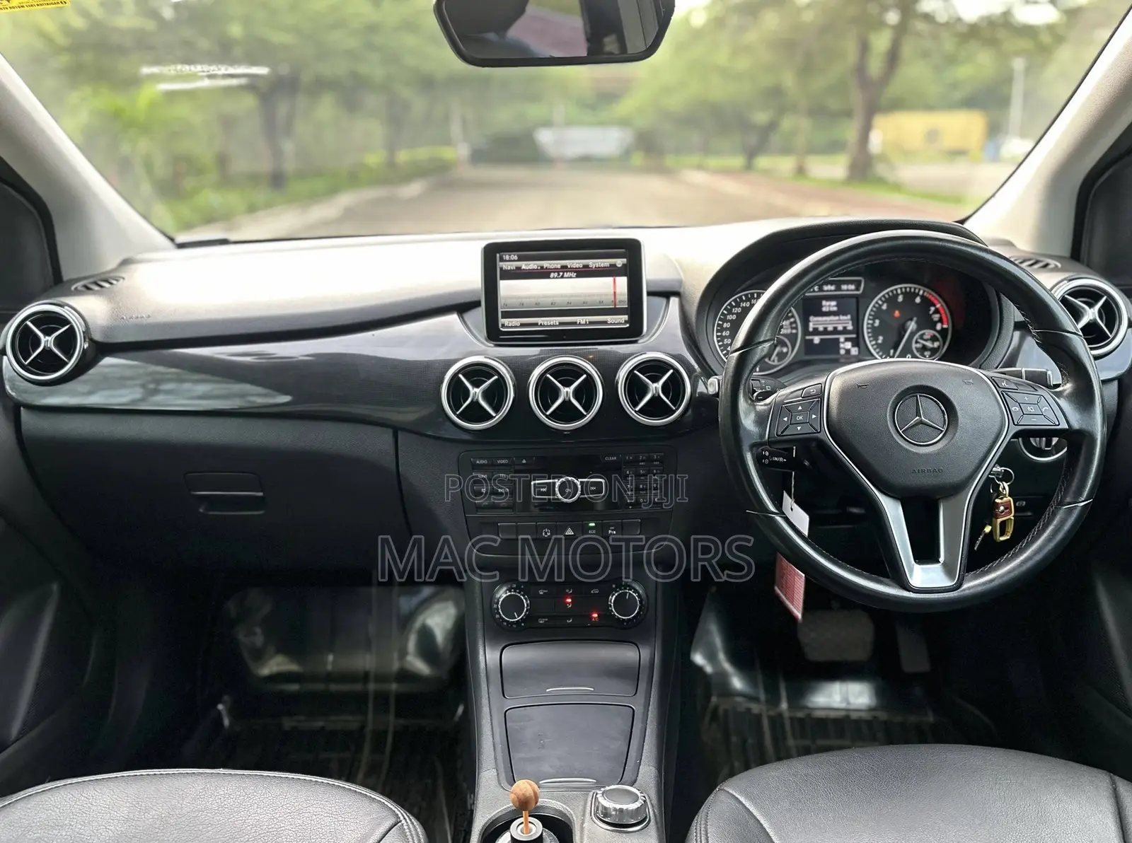 Mercedes-Benz B-Class B180 Petrol 2013 Black