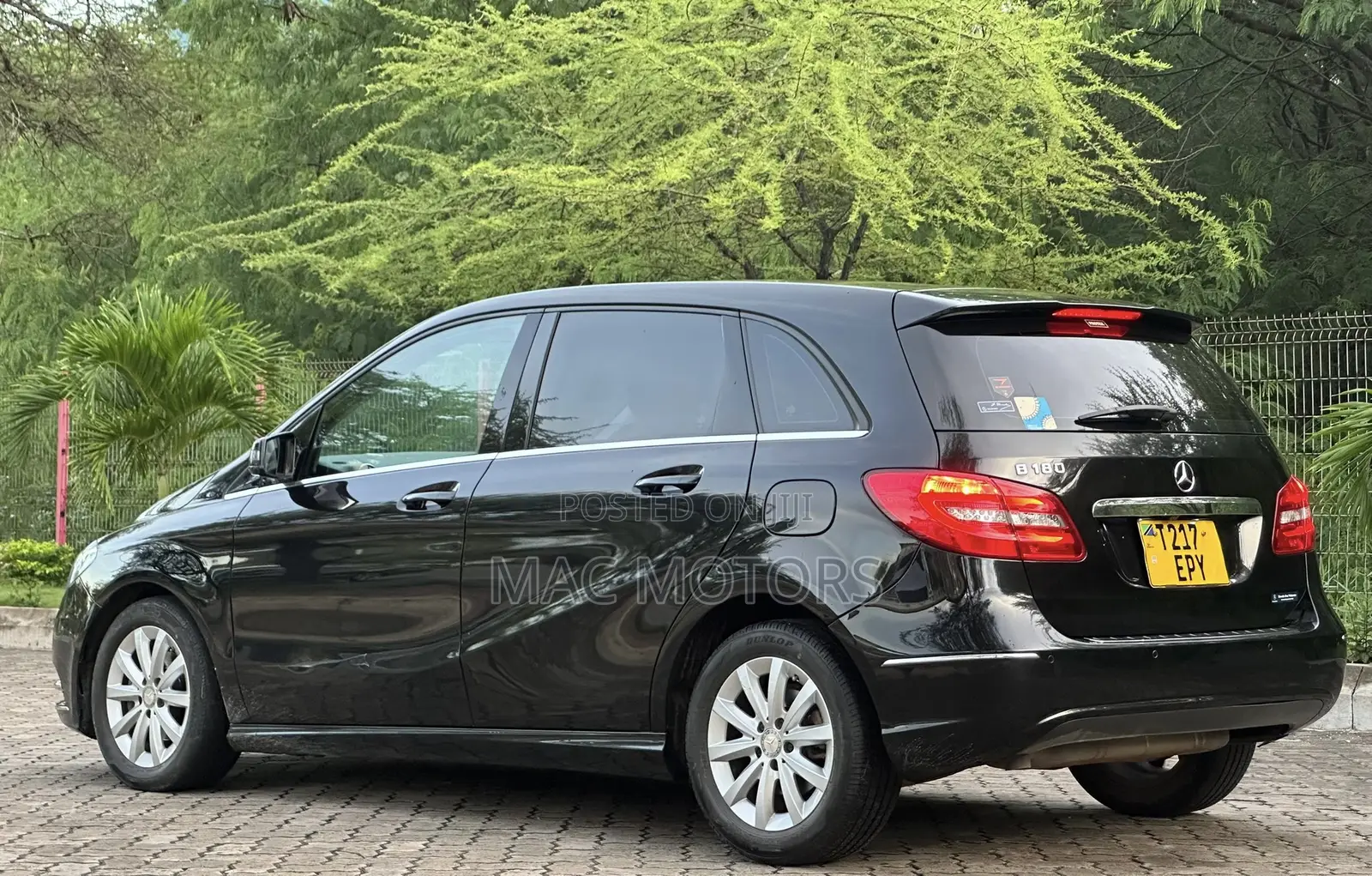 Mercedes-Benz B-Class B180 Petrol 2013 Black