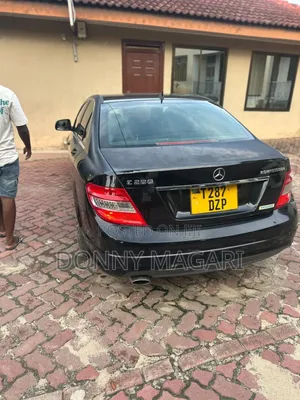 Mercedes-Benz C200 2009 Black