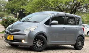Toyota Ractis 2006 Gray