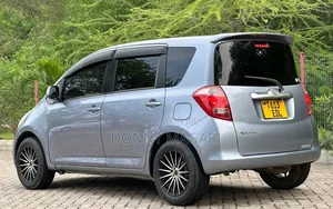 Toyota Ractis 2006 Gray