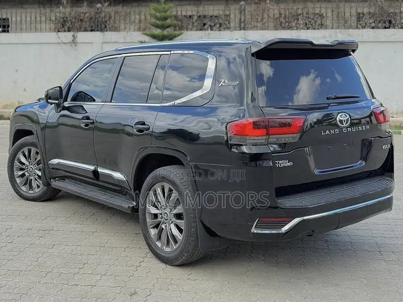 Toyota Land Cruiser 2016 Black