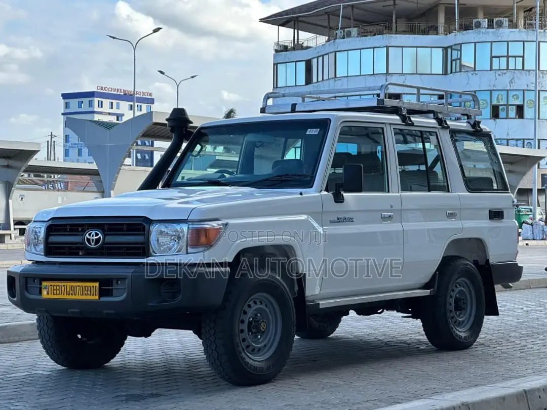 Toyota Land Cruiser 79 Series 2013 White