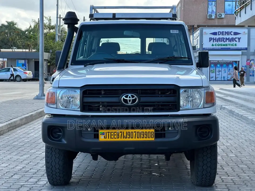 Toyota Land Cruiser 79 Series 2013 White