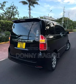 Toyota Noah 2009 Black