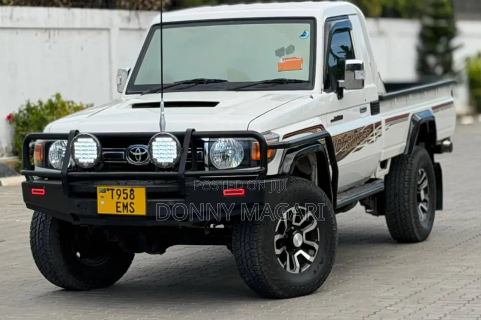Toyota Land Cruiser 2012 White