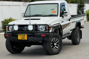 Toyota Land Cruiser 2012 White