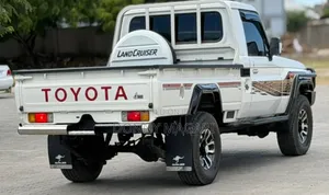 Toyota Land Cruiser 2012 White