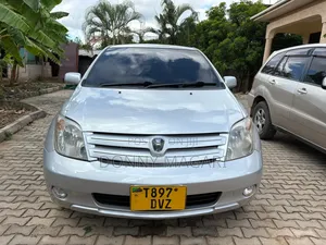 Toyota IST 2005 Silver