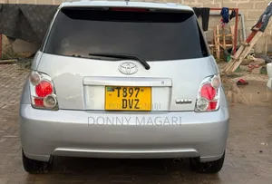 Toyota IST 2005 Silver