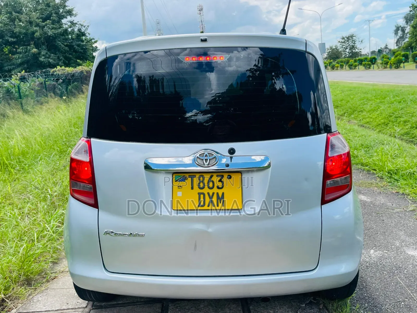 Toyota Ractis 2008 Silver