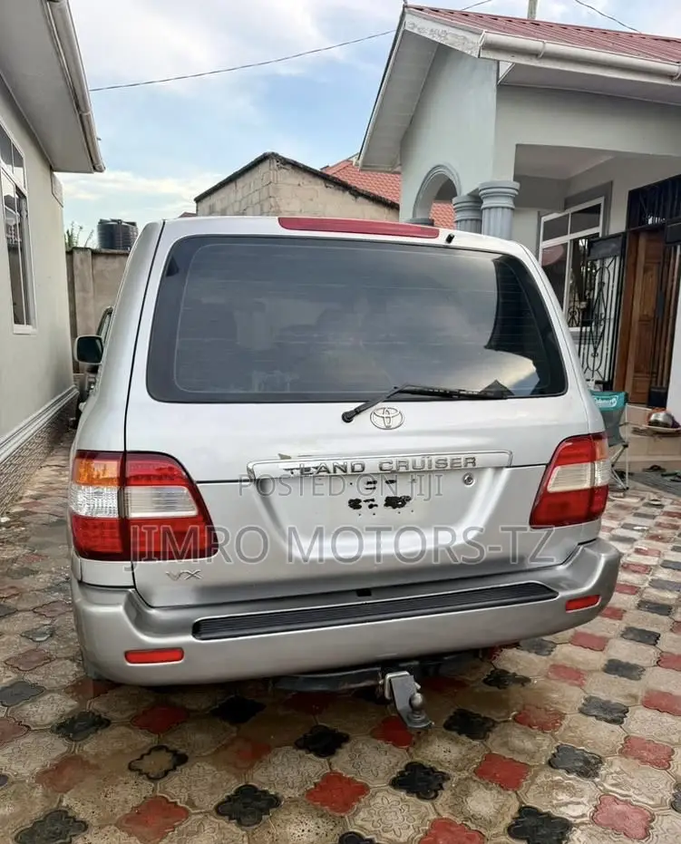 Toyota Land Cruiser 2006 Gray