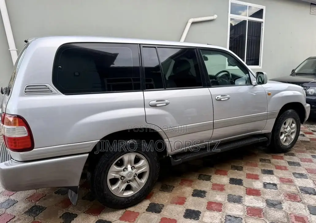 Toyota Land Cruiser 2006 Gray