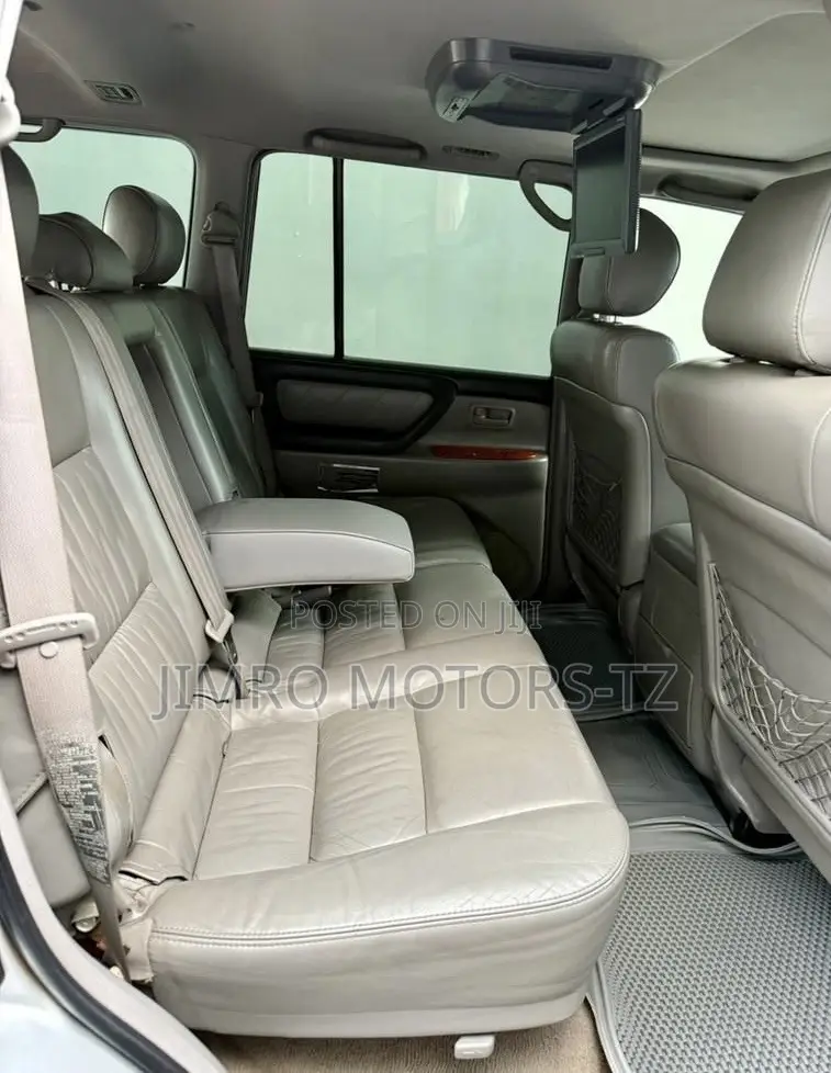 Toyota Land Cruiser 2006 Gray