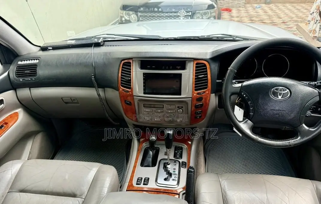 Toyota Land Cruiser 2006 Gray