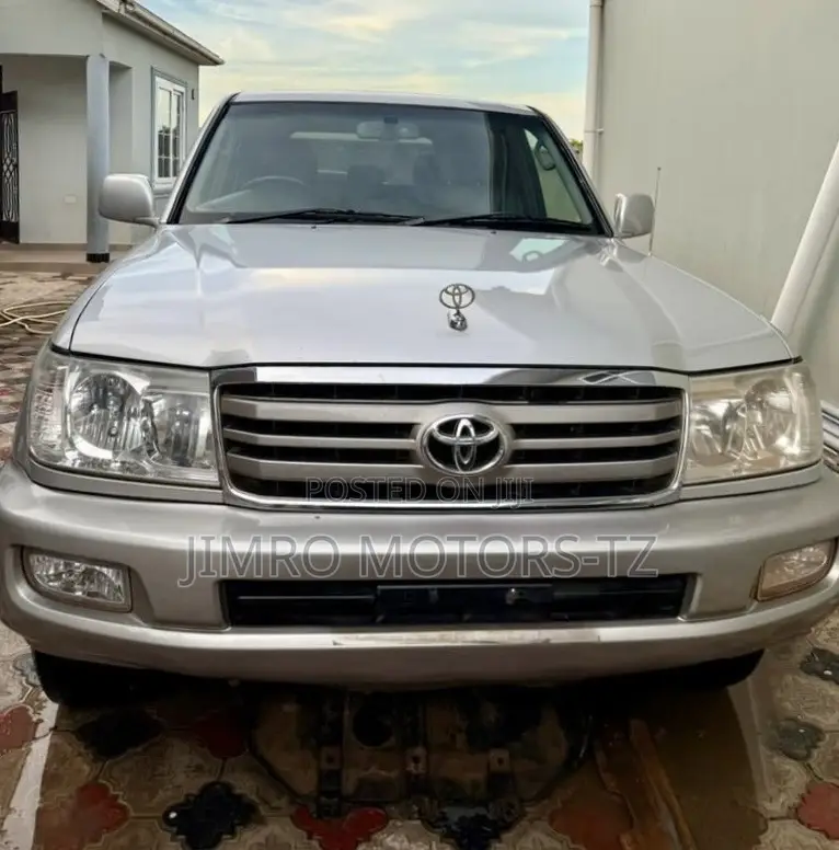 Toyota Land Cruiser 2006 Gray
