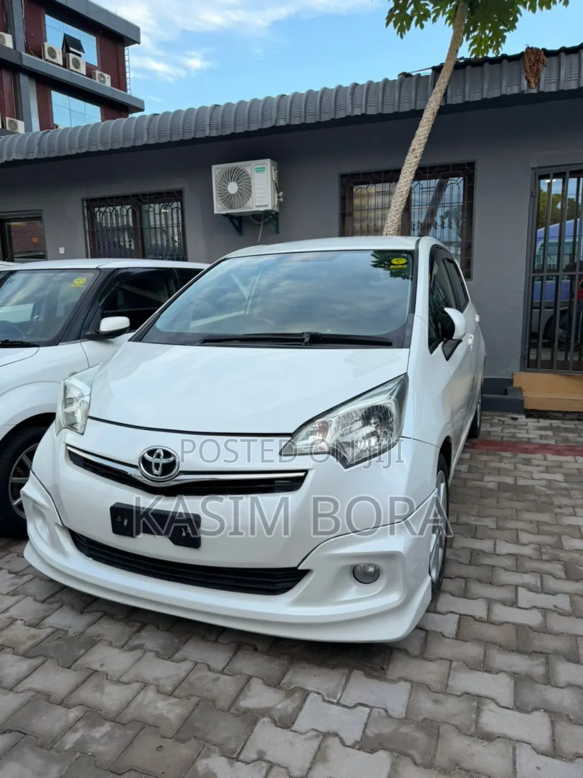 Toyota Ractis 1.3 FWD 2012 White