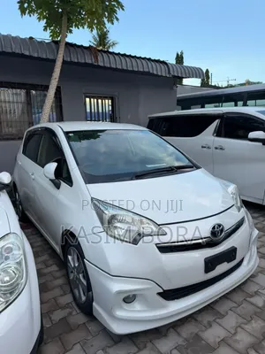Toyota Ractis 1.3 FWD 2012 White