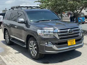 Toyota Land Cruiser 4.6 V8 ZX 2017 Gray