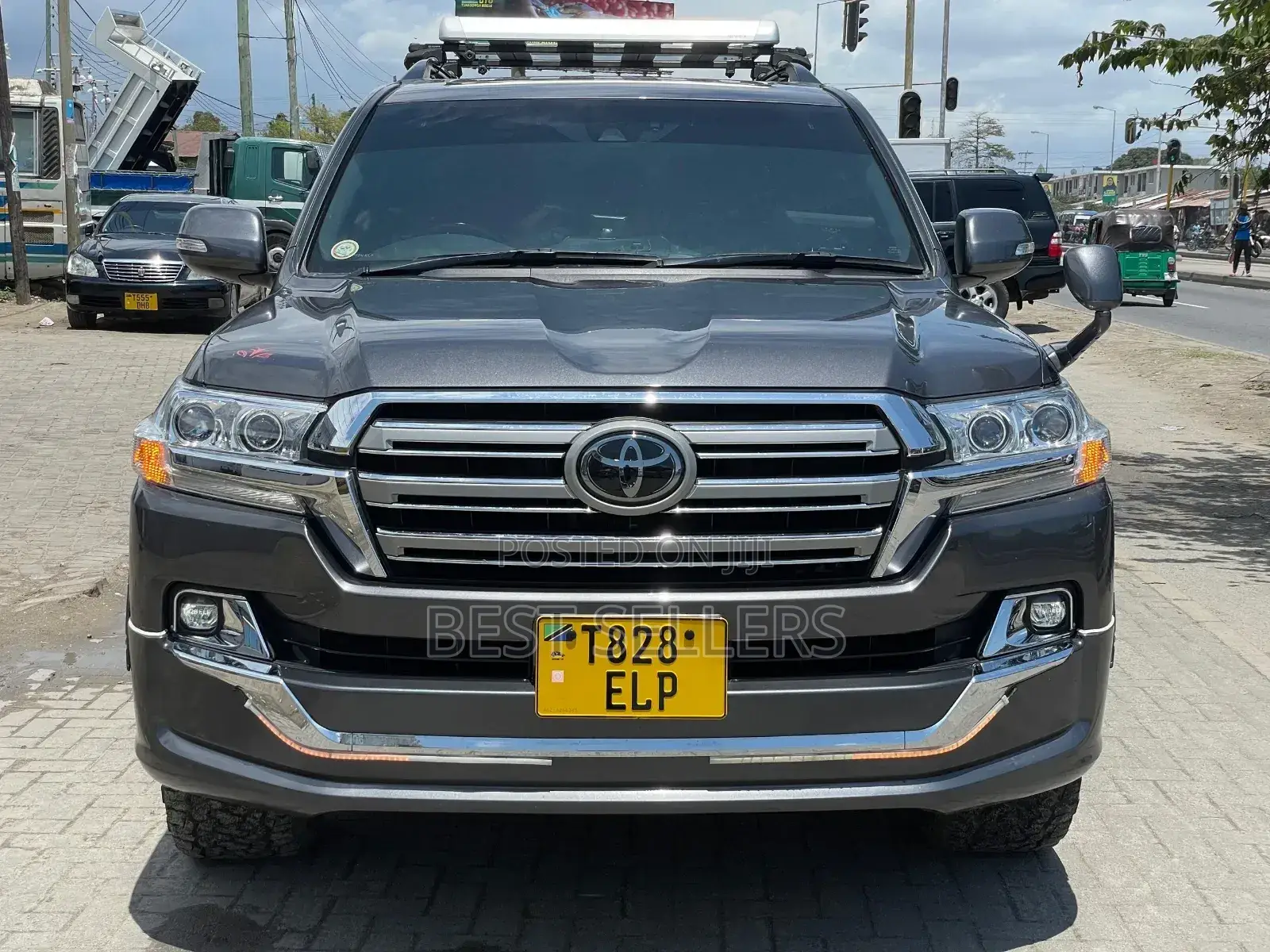 Toyota Land Cruiser 4.6 V8 ZX 2017 Gray