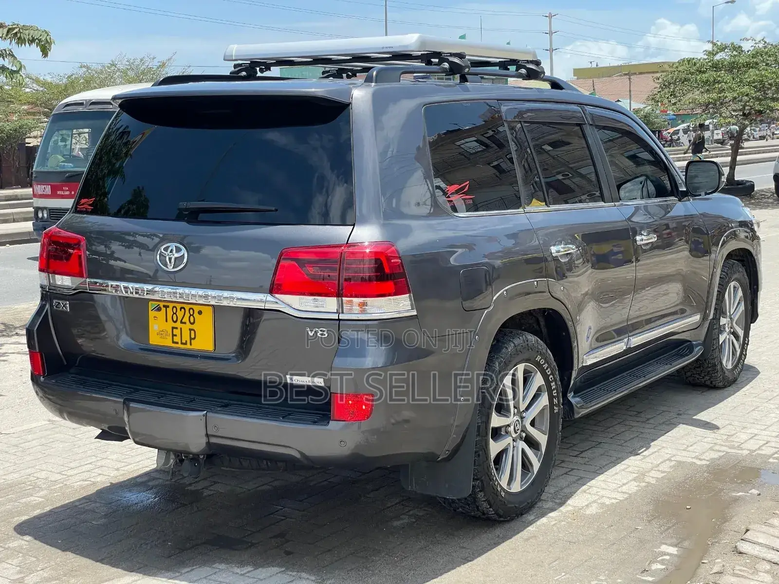 Toyota Land Cruiser 4.6 V8 ZX 2017 Gray