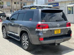 Toyota Land Cruiser 4.6 V8 ZX 2017 Gray