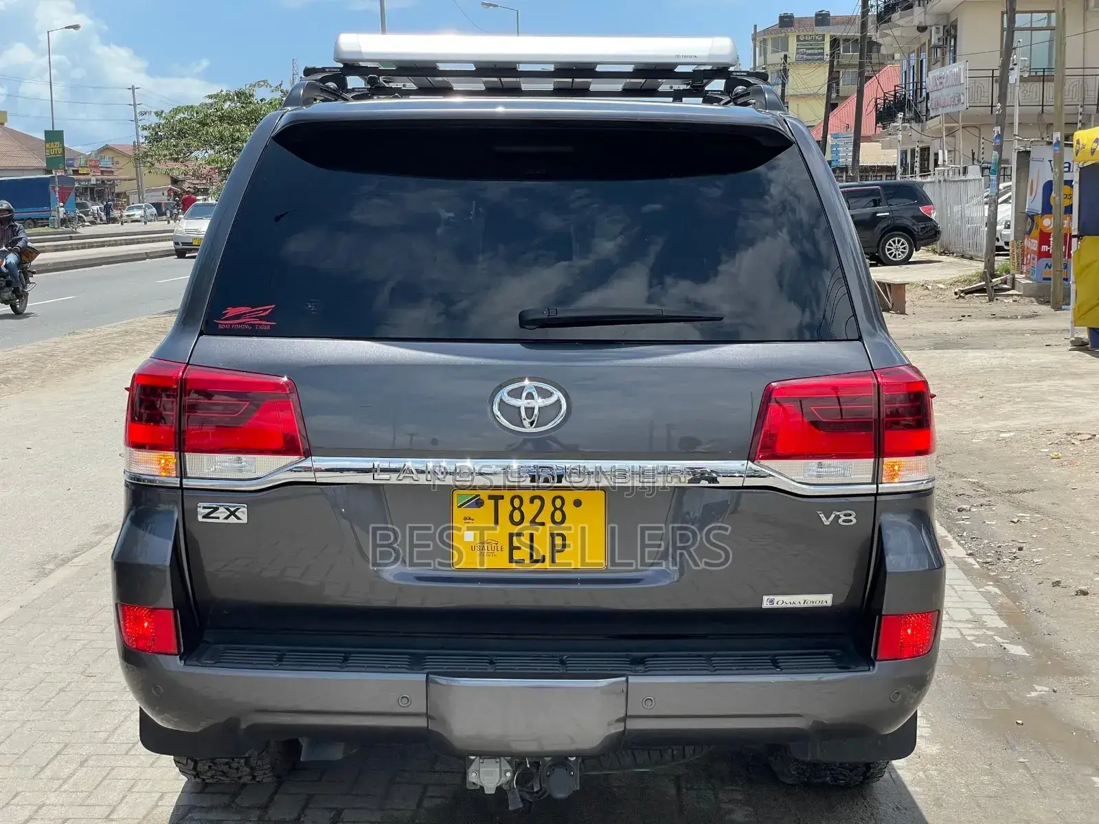 Toyota Land Cruiser 4.6 V8 ZX 2017 Gray