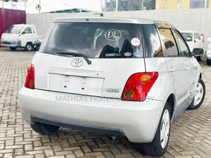 Toyota IST 2005 Silver