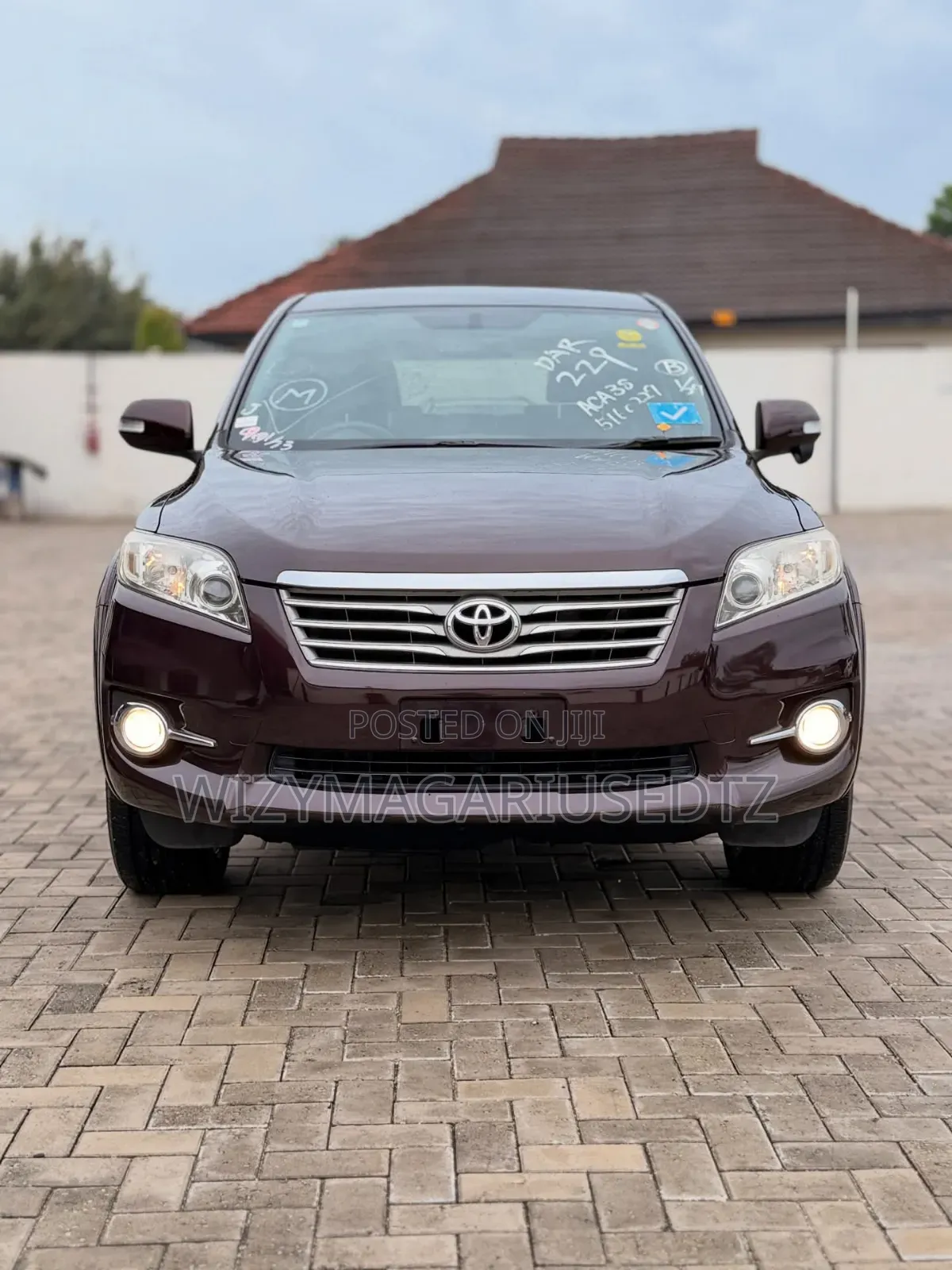 Toyota Vanguard 2010 Maroon