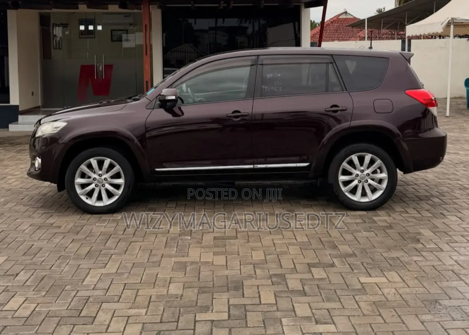 Toyota Vanguard 2010 Maroon