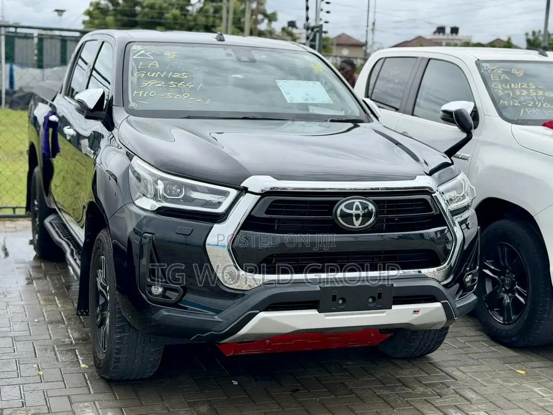 Toyota Hilux Revo Double Cab Petrol 2.7 AWD 2021 Black
