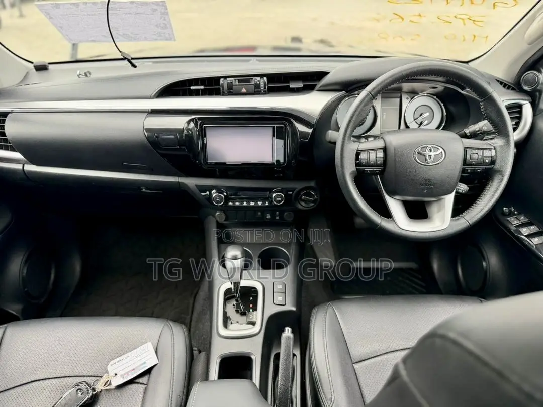 Toyota Hilux Revo Double Cab Petrol 2.7 AWD 2021 Black