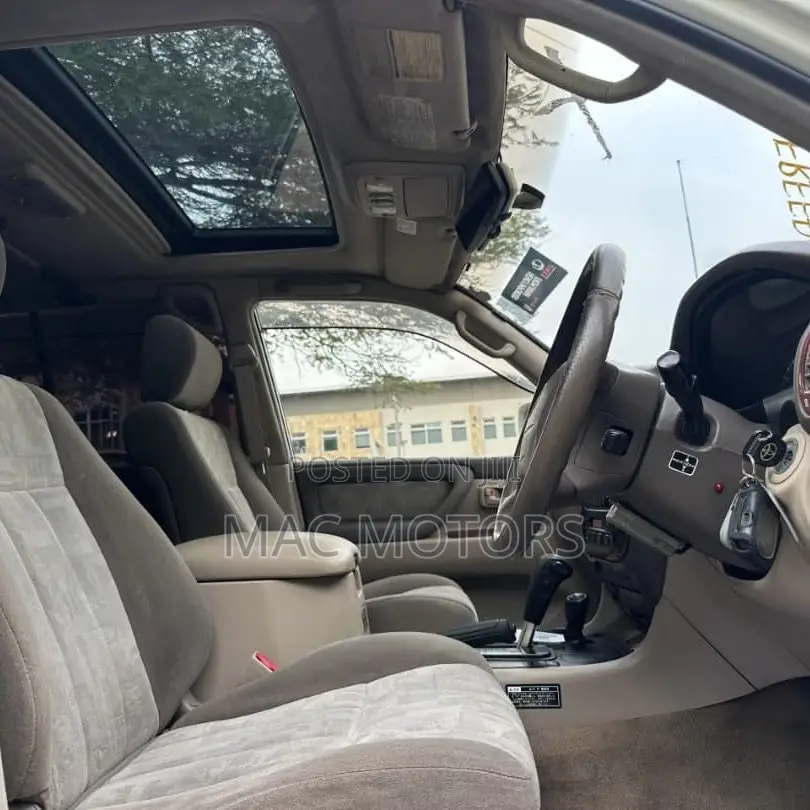 Toyota Land Cruiser 1999 White