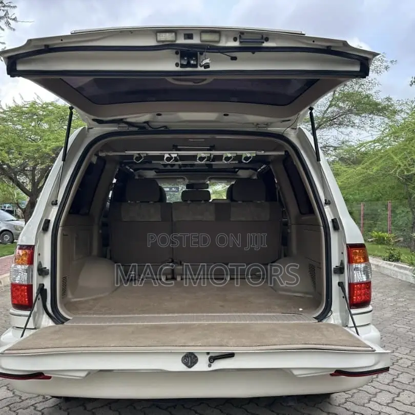 Toyota Land Cruiser 1999 White
