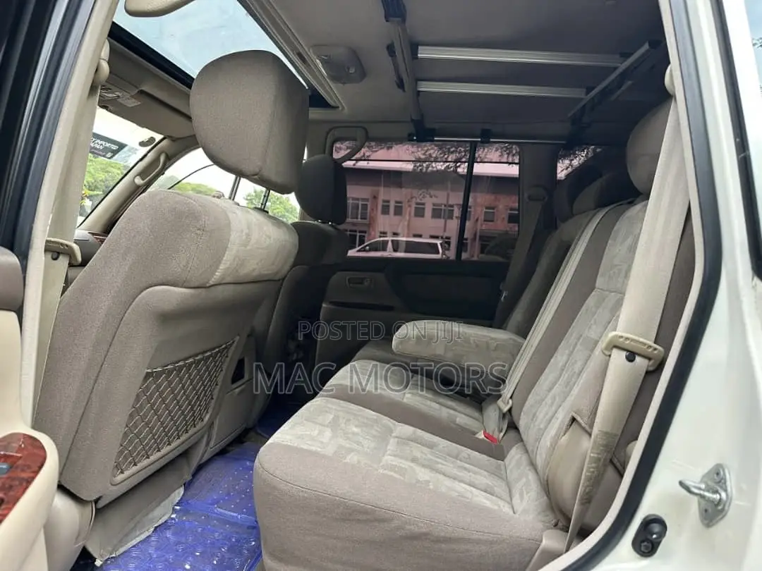 Toyota Land Cruiser 1999 White