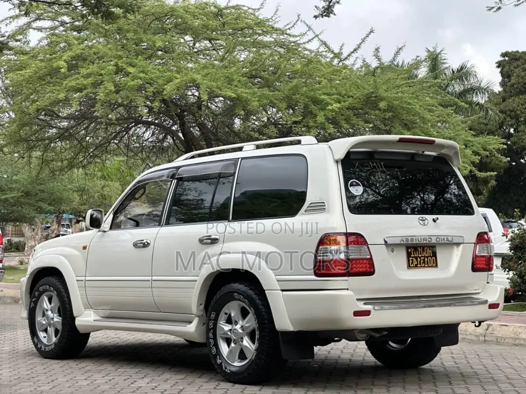 Toyota Land Cruiser 1999 White