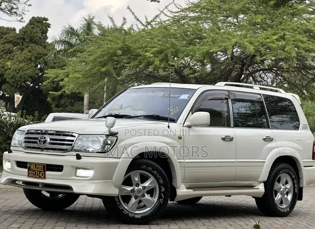 Toyota Land Cruiser 1999 White