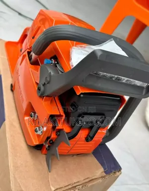272xp  Husqvarna Chain Saw