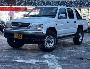 Toyota Hilux 2006 White