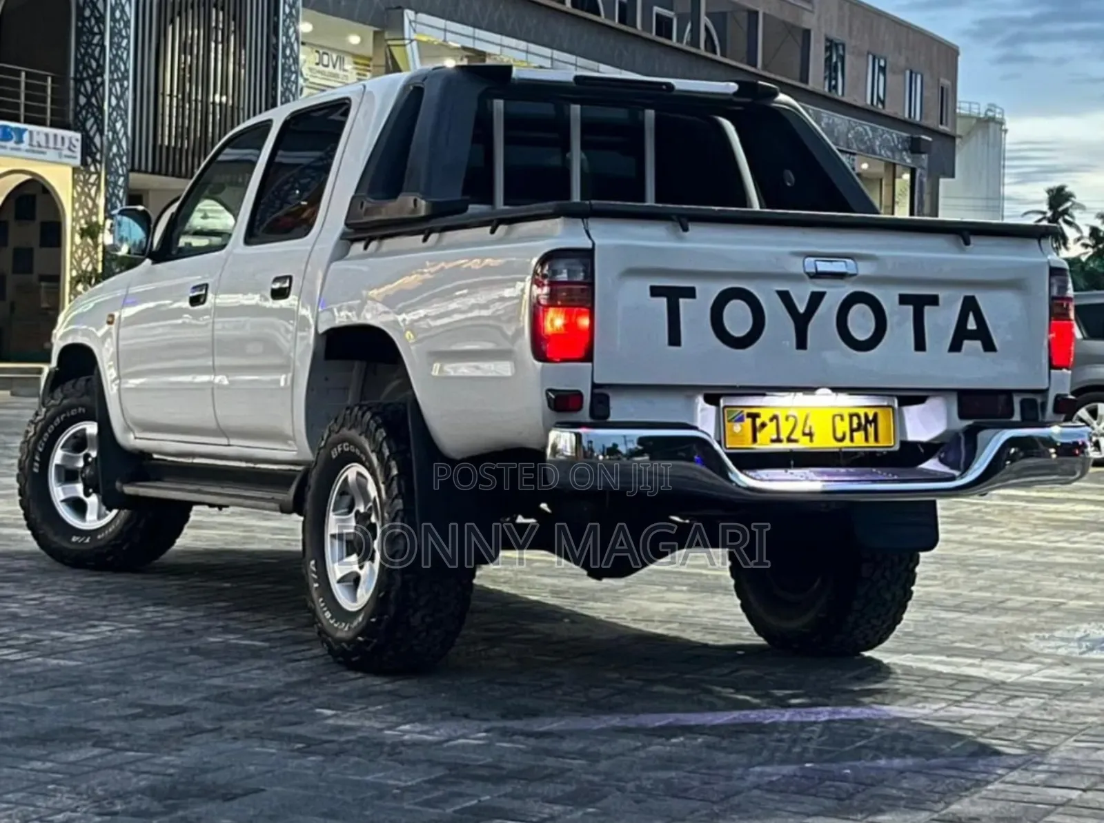 Toyota Hilux 2006 White