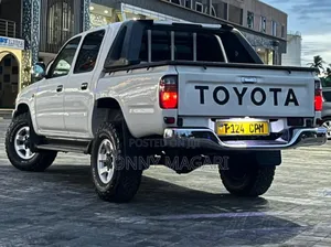 Toyota Hilux 2006 White