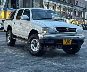 Toyota Hilux 2006 White