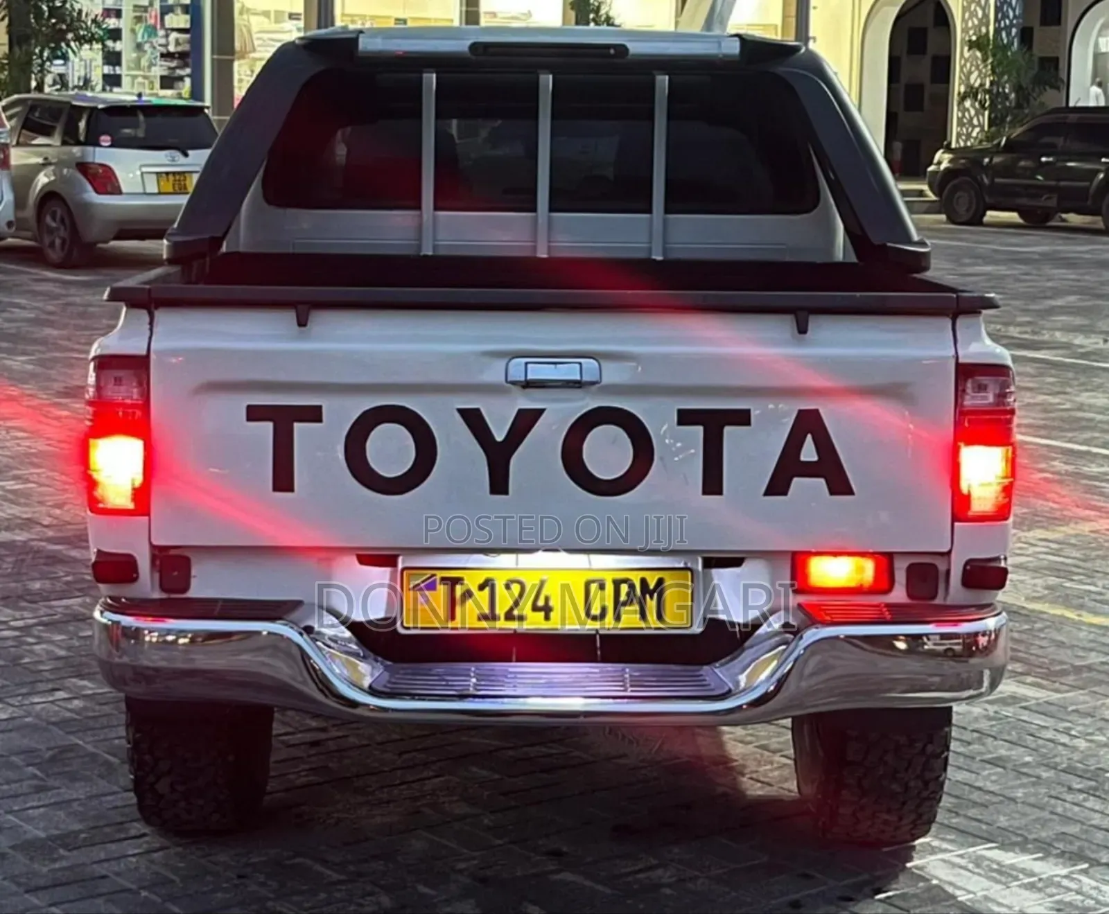Toyota Hilux 2006 White