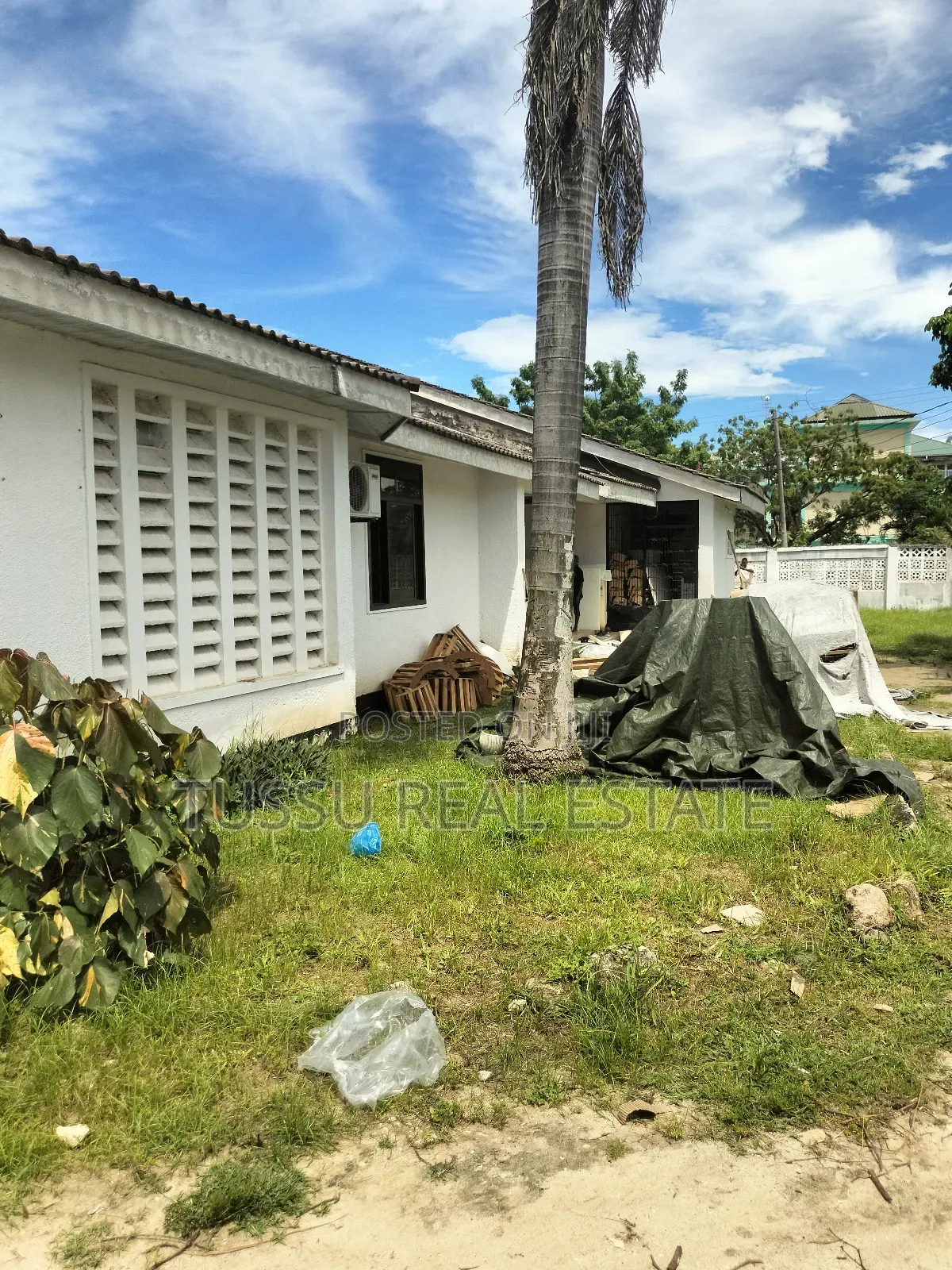 5bdrm House in Mbezibeach Makonde for sale